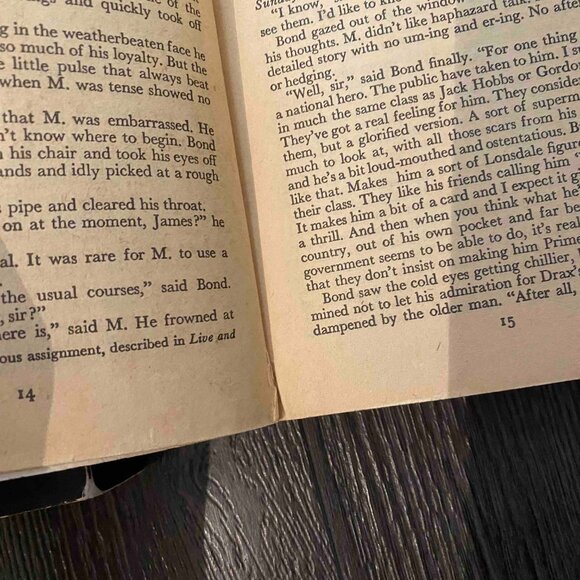 vintage Ian Fleming James Bond Moonraker VHS + paperback bundle - Picture 9 of 10